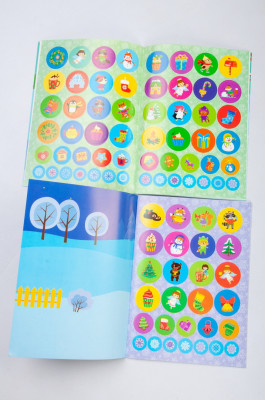 Книга "Альбом зимових наклейок"